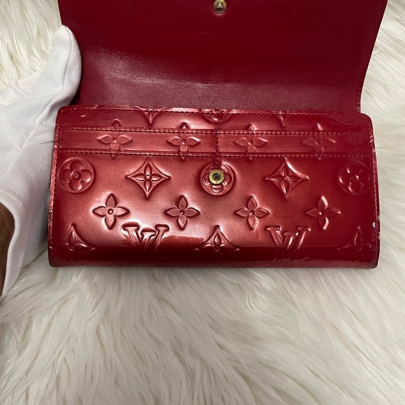 SOLD Beautiful Louis Vuitton Sarah Wallet - Picture 7 of 12